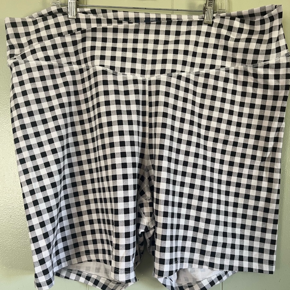 Old Navy Black and White Checkered Women's Shorts